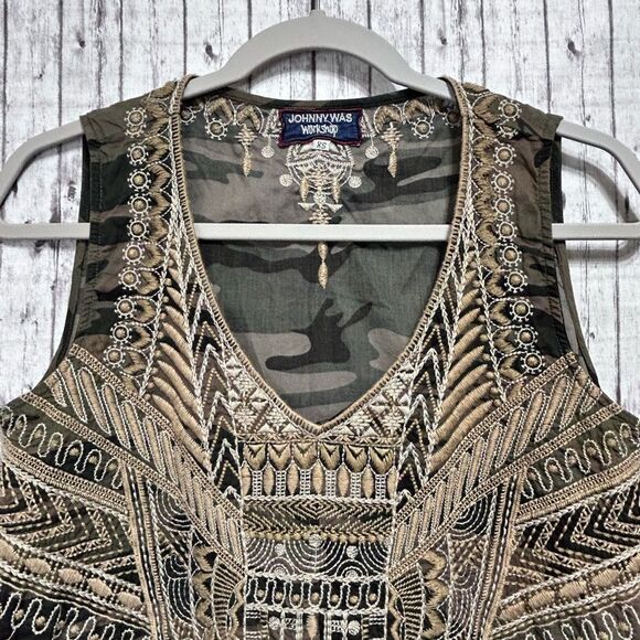 Johnny Was Workshop Terazza Embroidered Camo Print Top - Picture 3 of 7